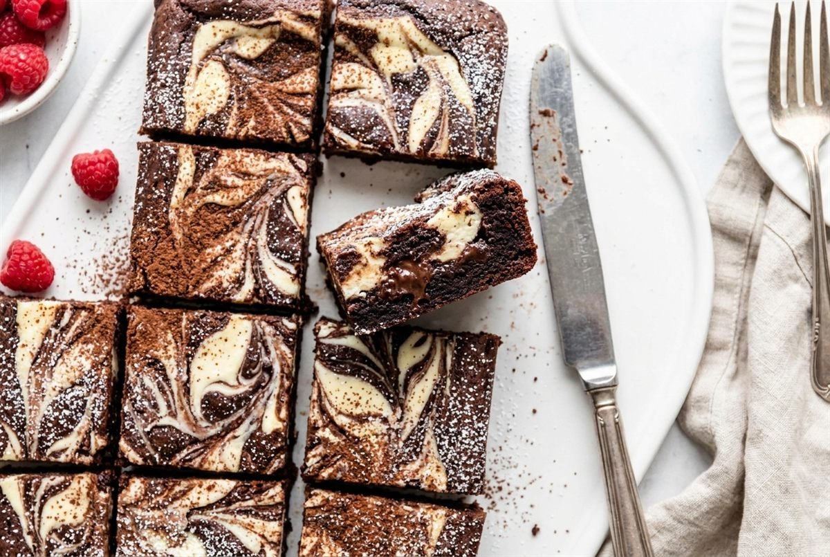 Cream Cheese Brownies (Easy Cheesecake Swirl)